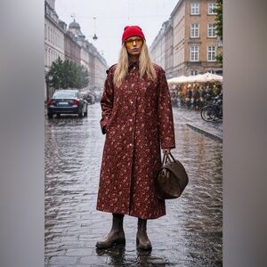 Vintage 70’s  Stunning Floral Raincoat With Hood